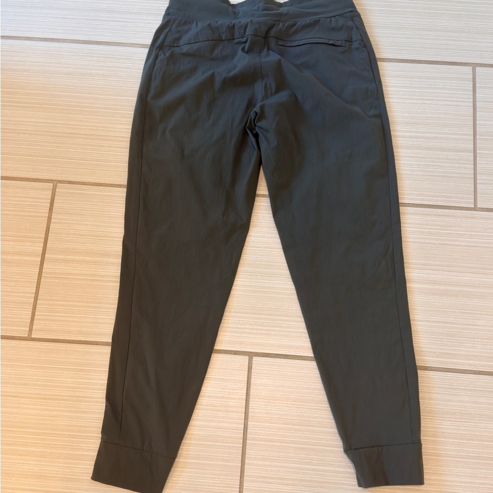 Athleta Sage Green Relaxed Pants size 8 Tall - Picture 5 of 5